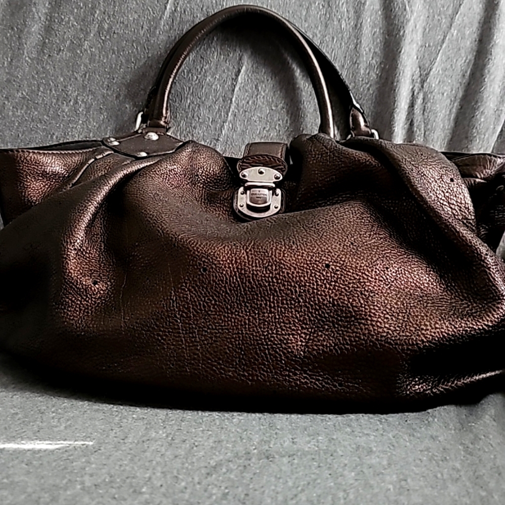 Louis Vuitton Logo Mahina XL Hobo